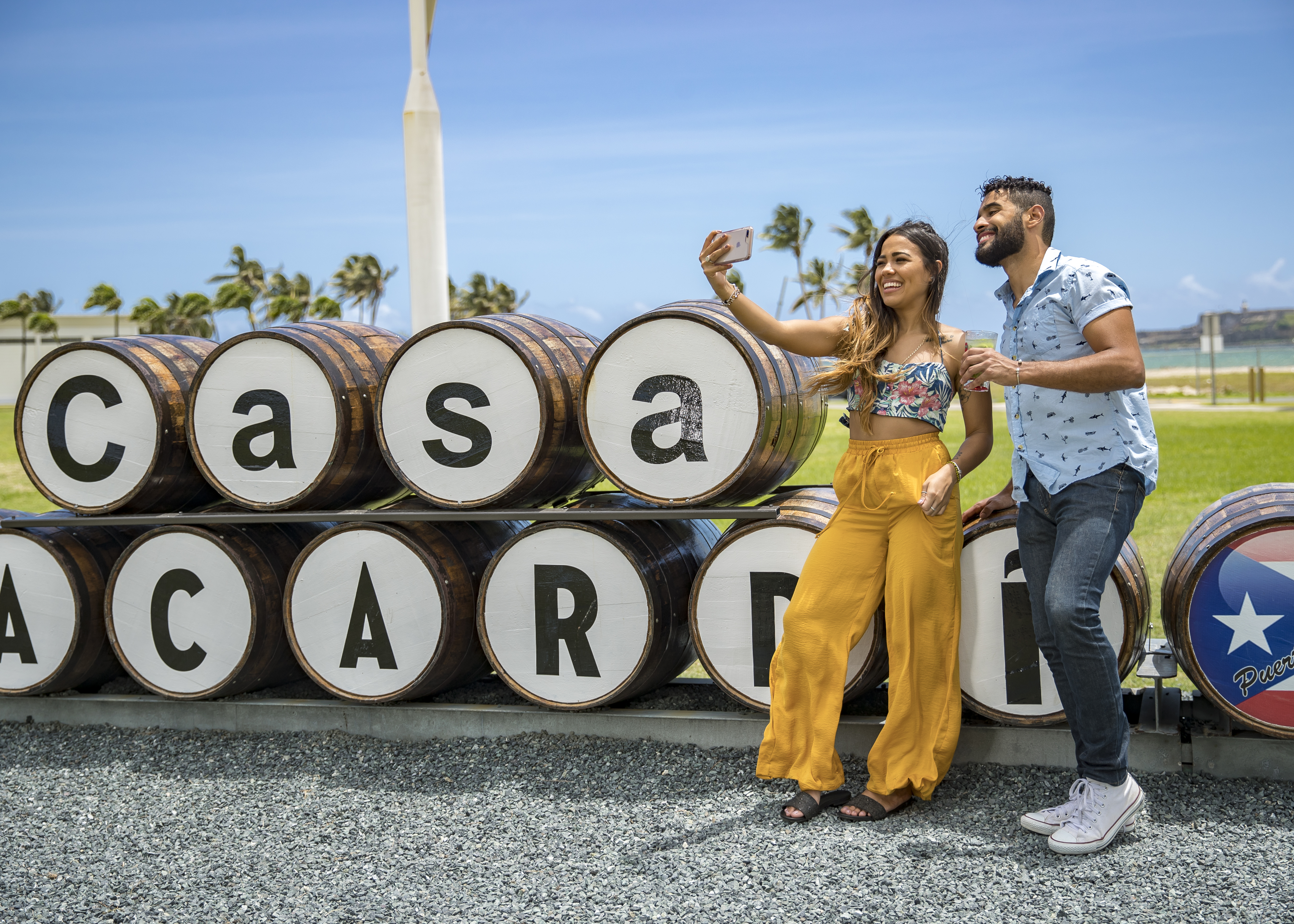 La producción de ron y las destilerías se han convertido en importantes atracciones turísticas. Muchos visitantes vienen específicamente para experimentar la "ruta del ron", que incluye visitas a destilerías históricas y modernas.