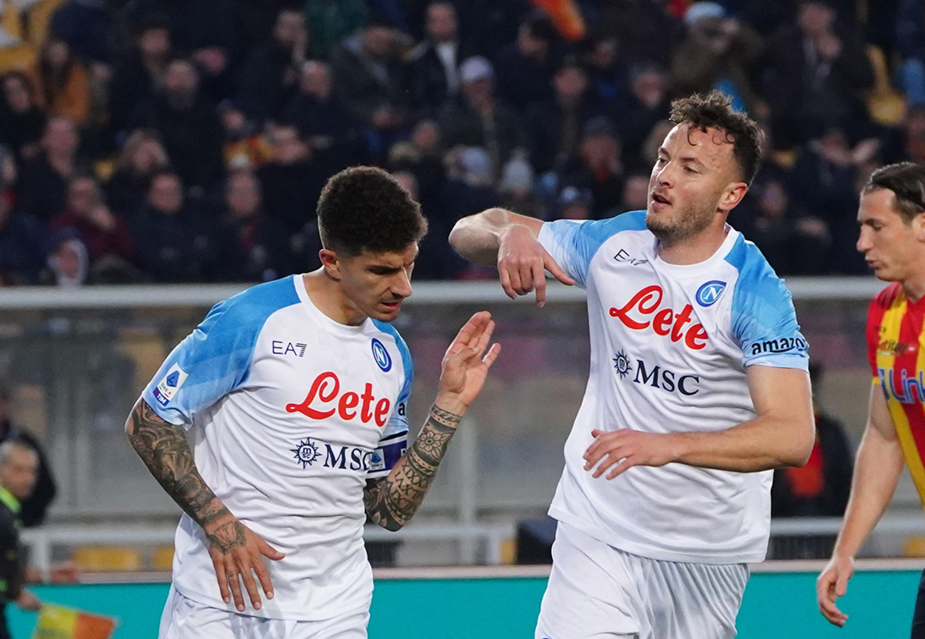 Lecce (Italy), 27/08/2019.- SSC Napoli's Giovanni Di Lorenzo (L) celebrated by his teammate Amir Rrahmani (R) after scoring during the Italian Serie A soccer match US Lecce - SSC Napoli at the Via del Mare stadium in Lecce, Italy, 7 April 2023. (Italia) EFE/EPA/ABBONDANZA SCURO LEZZI