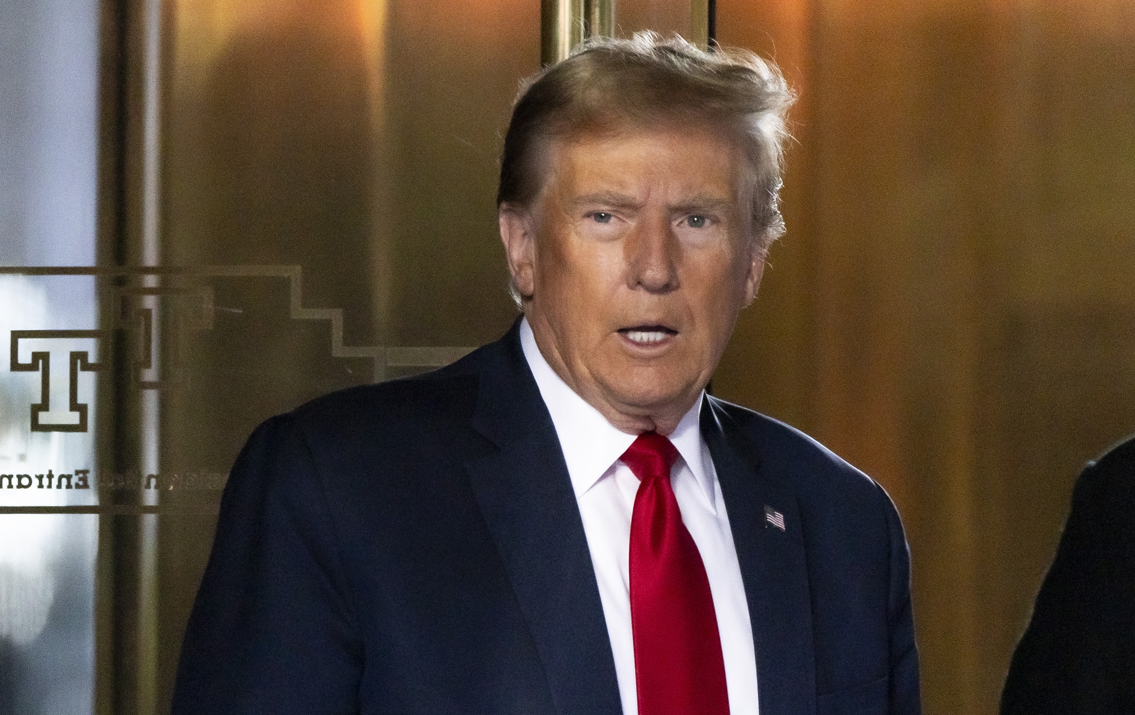 Millonaria multa contra Trump, quien no podrá manejar negocios en Nueva York