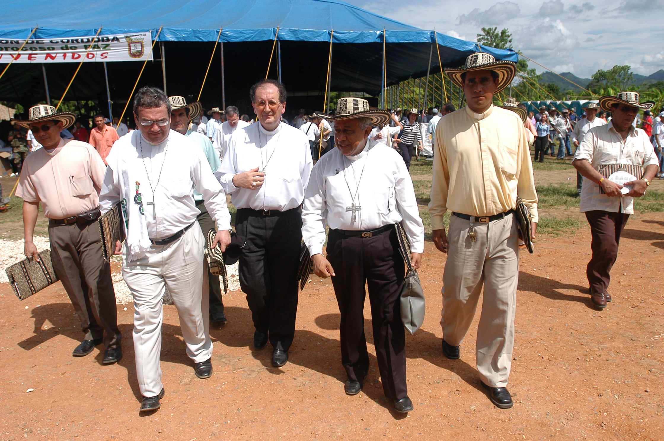 Los representantes de la Iglesia fueron monseñor Jorge Leonardo Gómez Serna, monseñor Julio César Vidal, monseñor Germán García Isaza, monseñor Luis Augusto Castro y los padres Leonidas Moreno y Darío Echeverry.