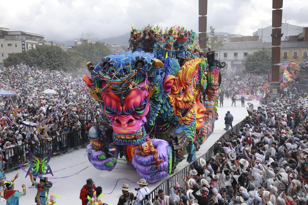 Cierre carnaval de blancos y negros