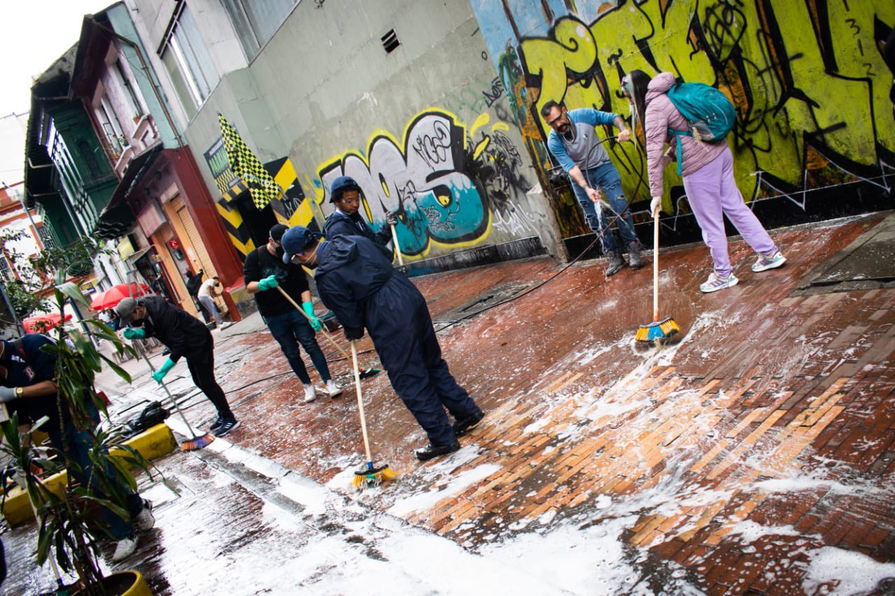 Calles en Bogotá fueron restauradas por 50 personas con comparendos de convivencia