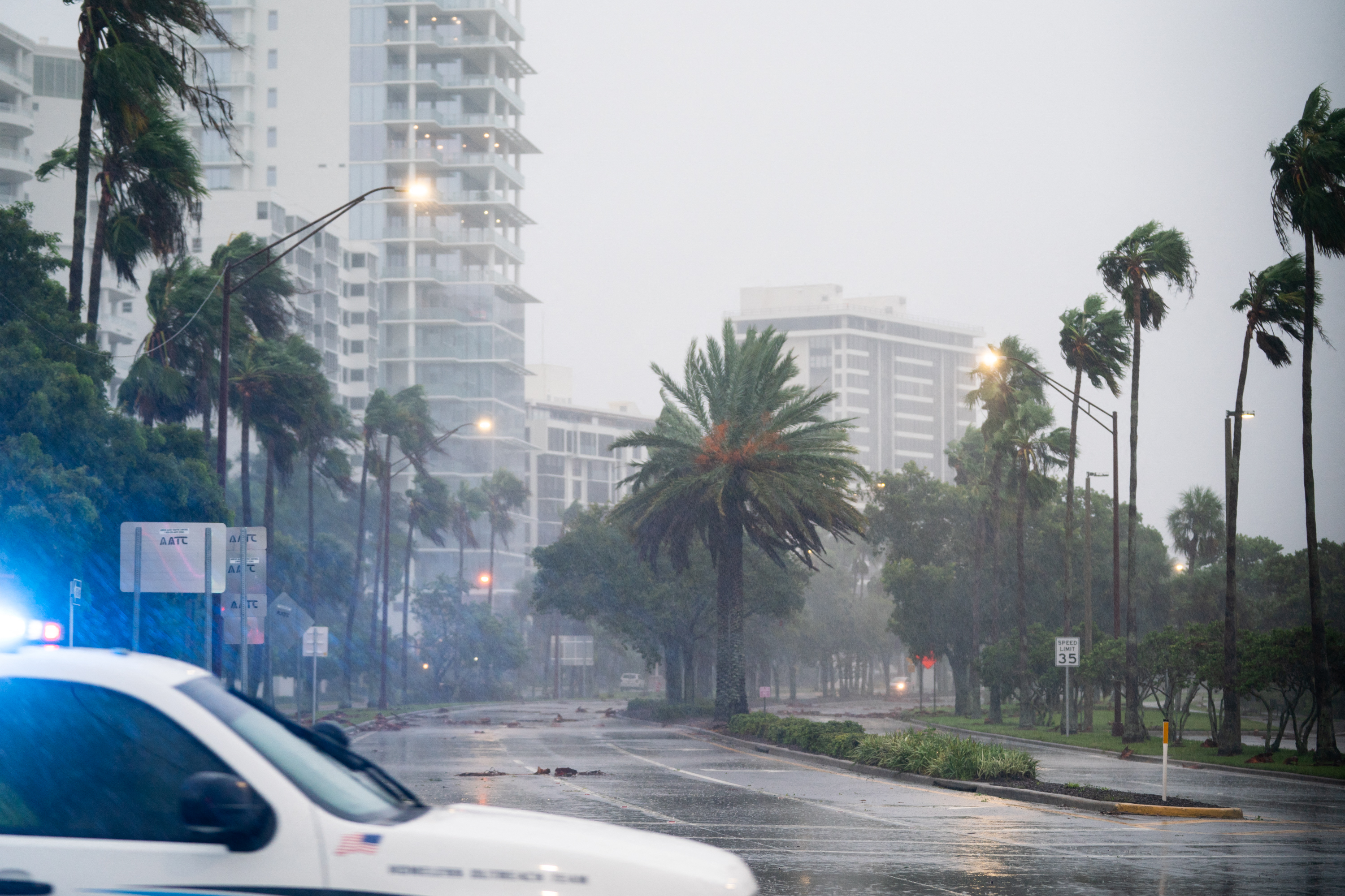 Huracán Ian perdió fuerza, pero dejó inundaciones y apagones en Florida (EE. UU.)