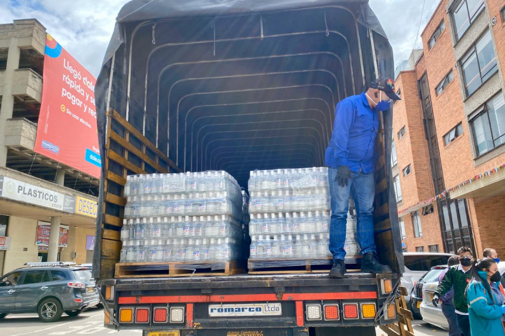 El gerente de Corabastos, Mauricio Parra, mostró su agradecimiento frente a la donación del departamento. “Agradecemos al gobernador de Cundinamarca, Nicolás García, Por esta muestra significativa del apoyo a los productores agropecuarios del departamento y a los comerciantes de Corabastos. Esta ayuda será entregada en los diferentes locales, para que de esta manera sigamos fortaleciendo las medidas de bioseguridad”, manifestó.