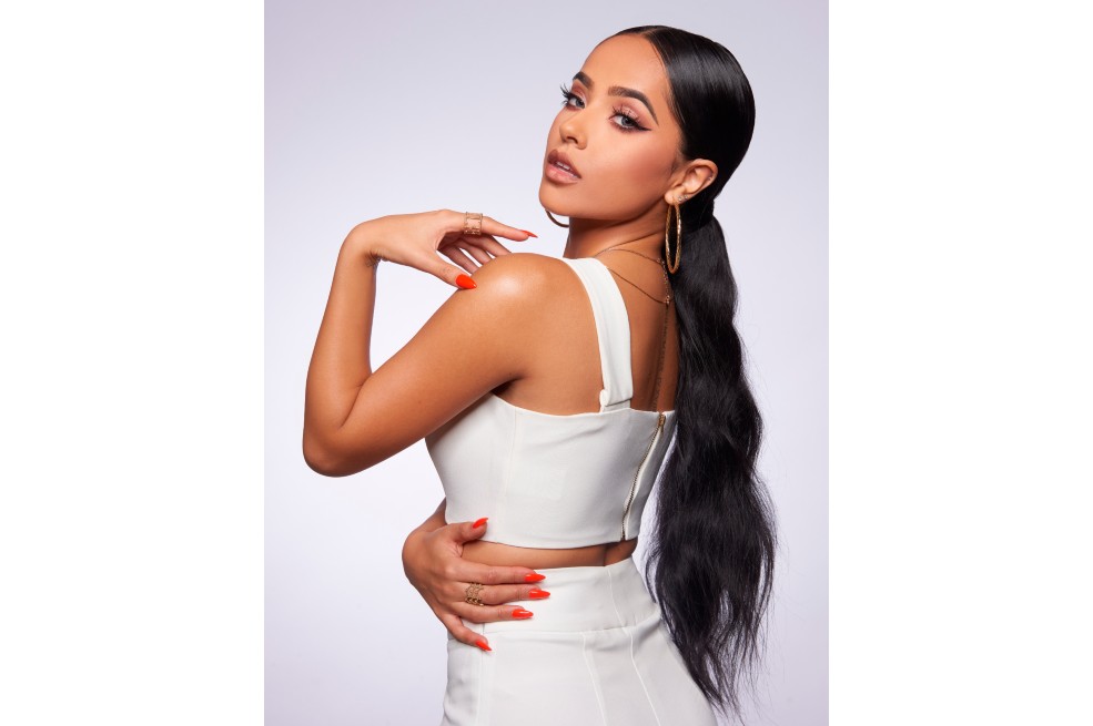 Becky G: “En mi generación es muy fácil sentirte afectado por la presión”