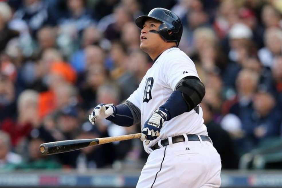 El beisbolista venezolano Miguel Cabrera firmó un contrato de 8 años con los Detroit Tigers por los que recibirá un total 247 millones de dólares.