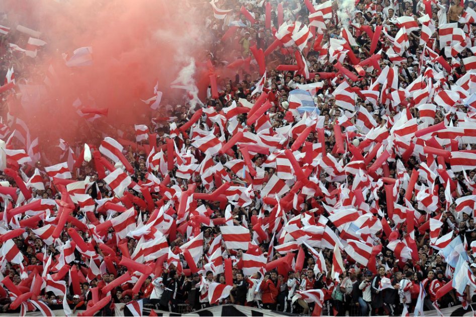 En busca de boletas, “hinchas” de River Plate protagonizaron disturbios