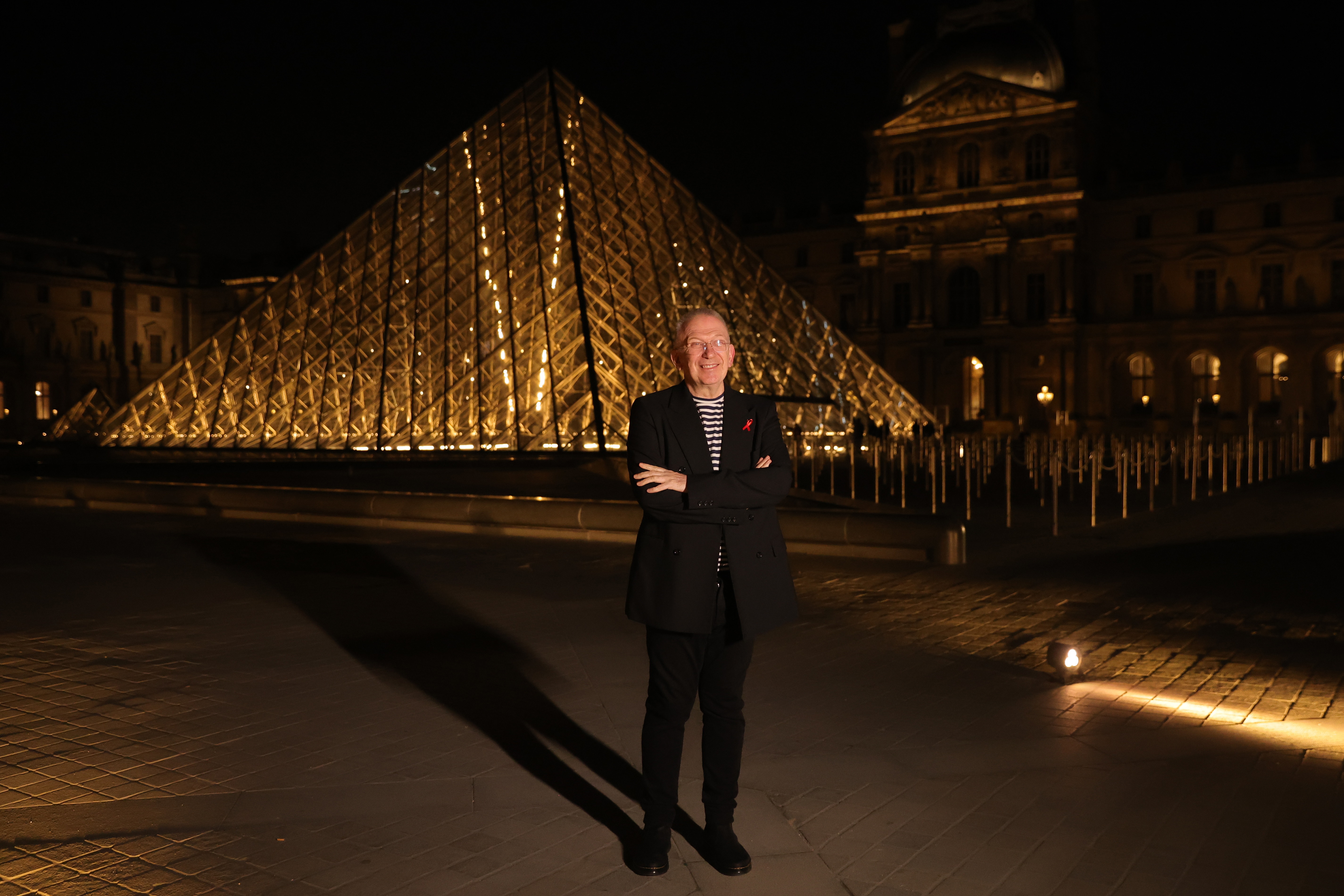 Paris (France), 04/03/2025.- French designer Jean Paul Gaultier arrives for the 'Le Grand Diner du Louvre' at the Louvre Museum in Paris, France, 04 March 2025. The Louvre Museum is hosting the gala dinner to mark the official opening of Paris Fashion Week and to raise funds to support the Louvre's restoration projects, educational programs, and initiatives aimed at making the museum more accessible to a broader audience. (Moda, Francia) EFE/EPA/TERESA SUAREZ