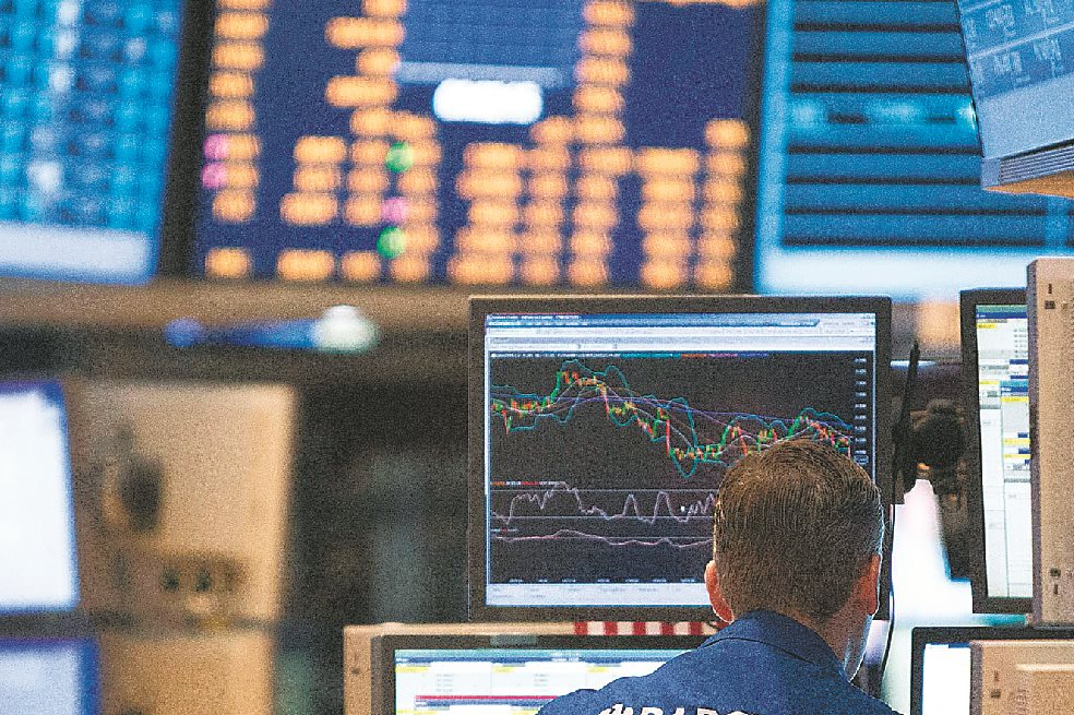 Sólo el 29% de los jóvenes han acudido a expertos para recibir asesoría financiera. / Bloomberg