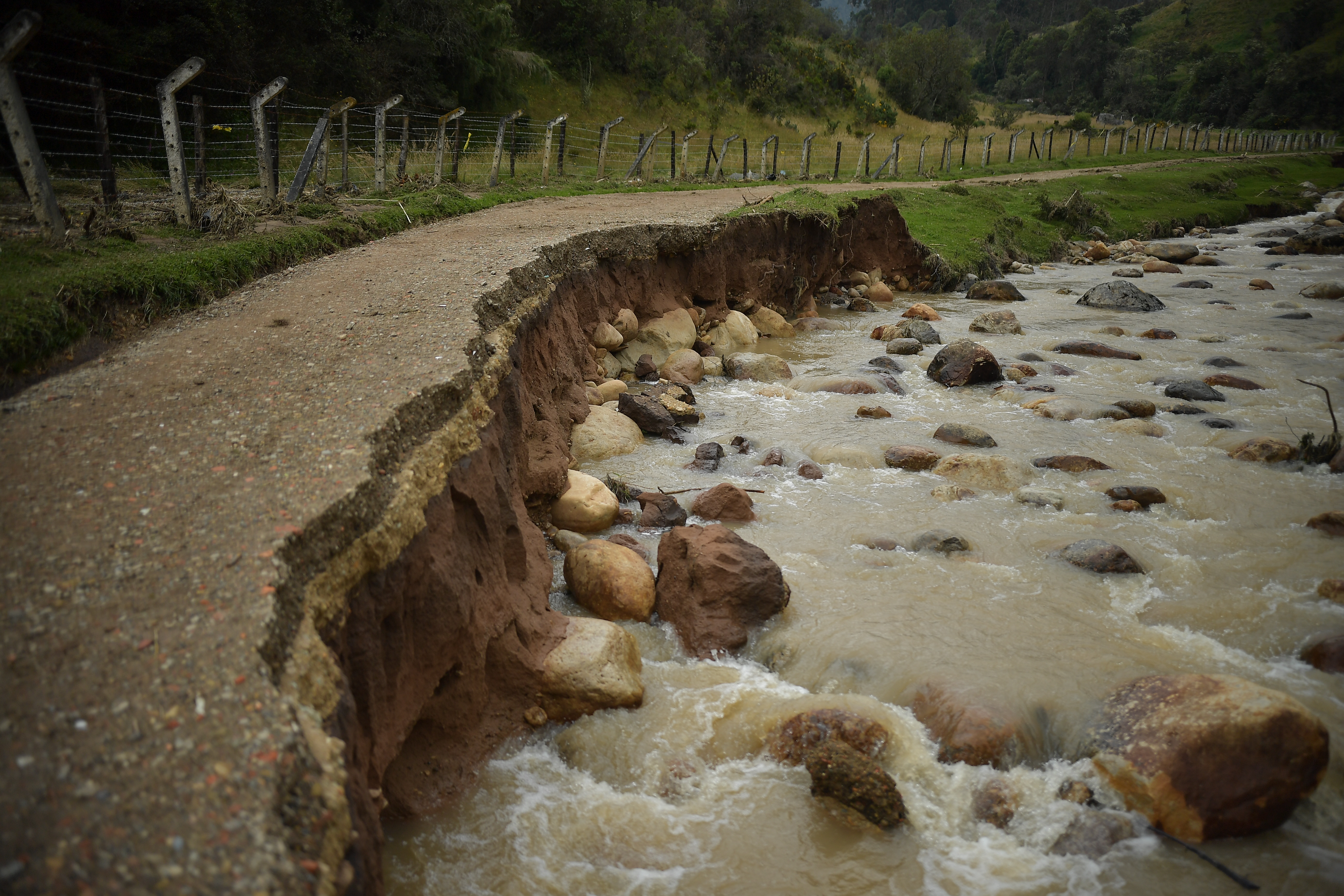 Desbordamiento de quebrada causa inundaciones en San José de Uré, Córdoba