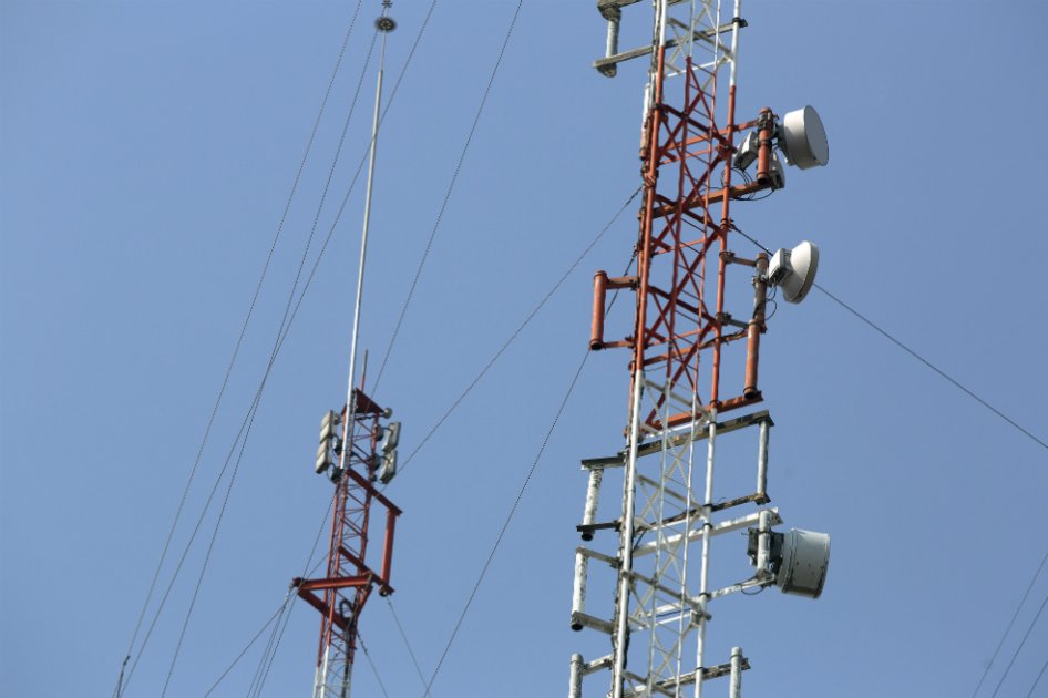 Gobierno pide a alcaldías eliminar obstáculos que impidan señal de celular