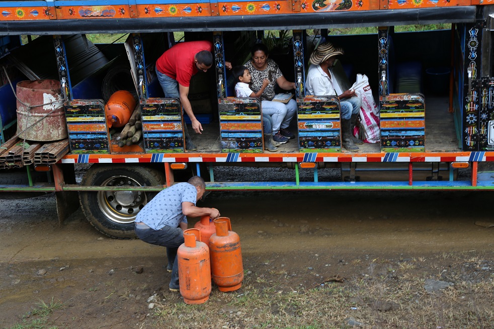 Excombatientes salen de Ituango hacia Mutatá, desplazados por la violencia