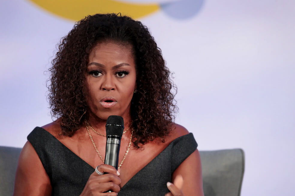 Michelle Obama dice que los estadounidenses blancos todavía “huyen” de sus vecinos negros