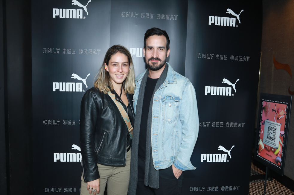 Puma y Dua Lipa CROMOS La marca de ropa deportiva PUMA al ser uno de las marcas asociadas a la cantante británica Dua Lipa quien estuvo de concierto este 19 de septiembre en Bogotá desarrolló una campaña de activación en la cual varios famoso asistieron como invitados de la marca a compartir de este espectáculo.