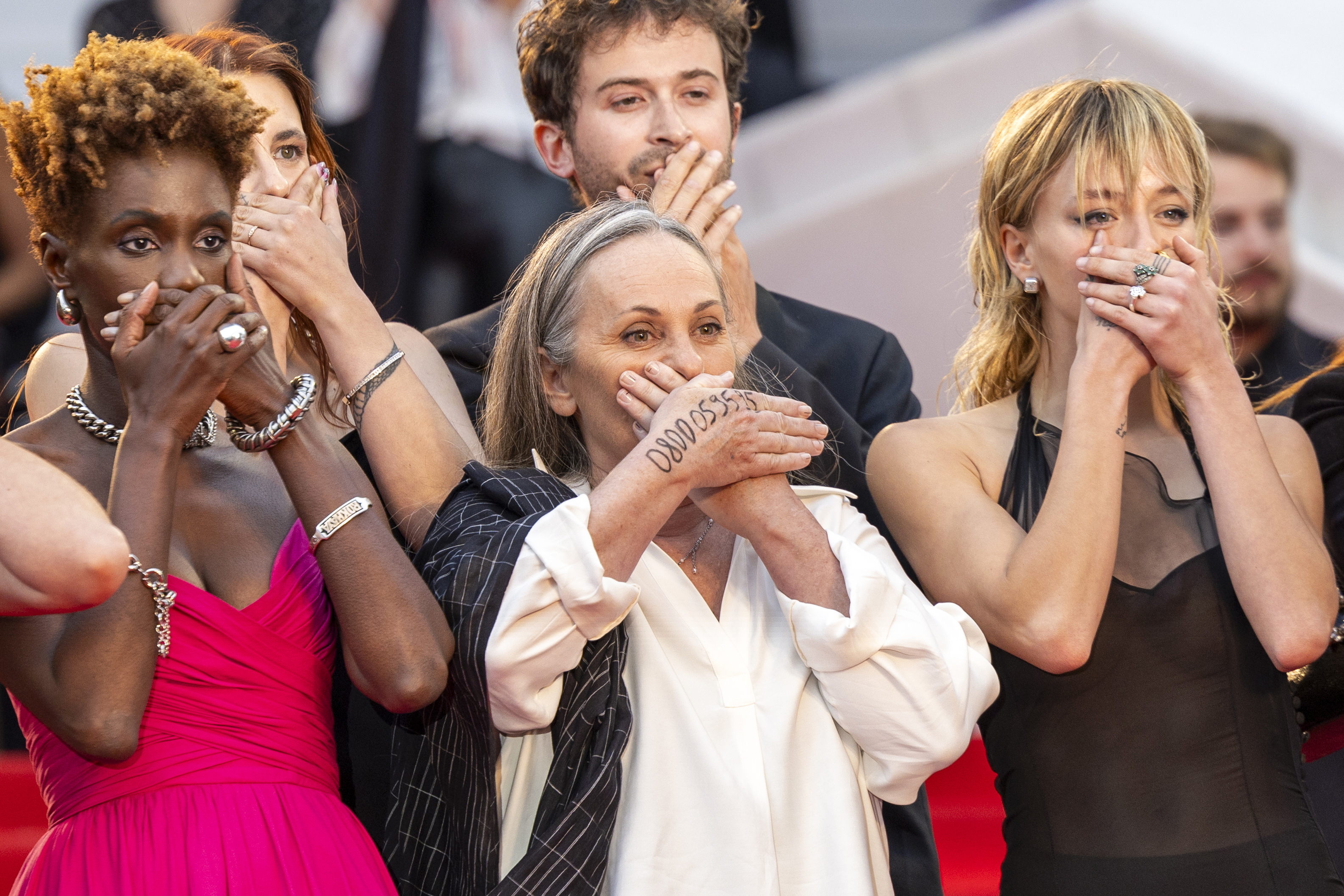 Cannes (France), 15/05/2024.- Rokhaya Diallo (L) with cast and crew of the short film 'Moi aussi' (Me Too) attend the premiere of 'Furiosa: A Mad Max Saga' during the 77th annual Cannes Film Festival, in Cannes, France, 15 May 2024. The movie is presented out of competition of the festival which runs from 14 to 25 May 2024. (Cine, Francia) EFE/EPA/ANDRE PAIN