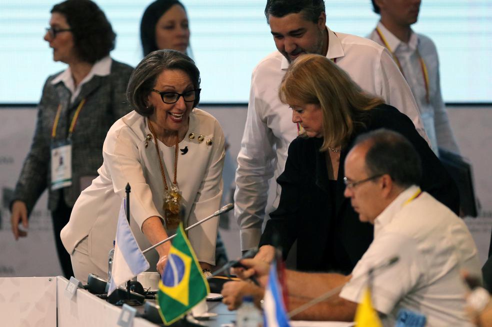 La canciller argentina, Susana Malcorra (cen.), durante la Cumbre./ EFE
