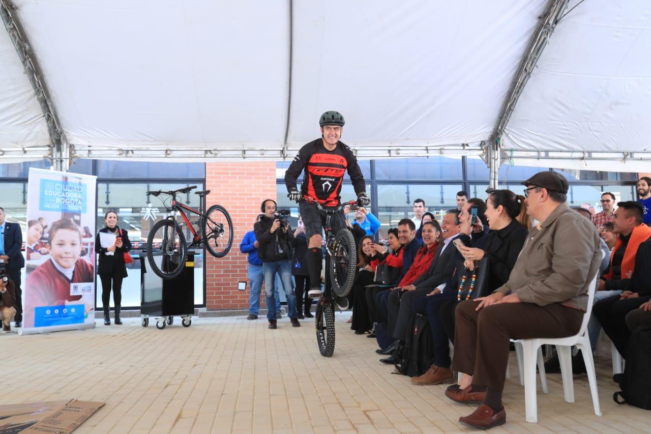 Estudiantes recibirán educación técnica, en el primer Colegio de la Bici de Bogotá
