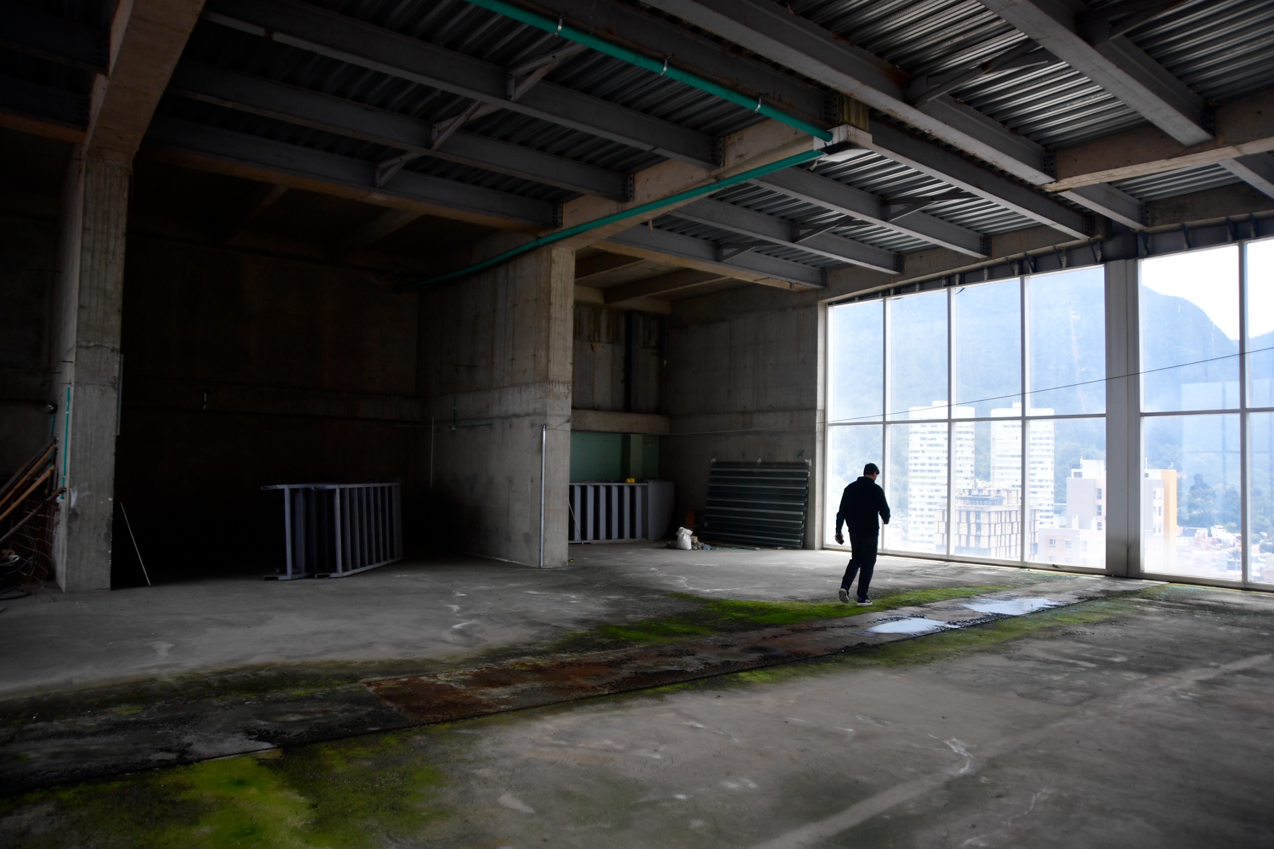 Interior del puente de la torre sur del complejo Bacatá, ahora Bogotá Tower.