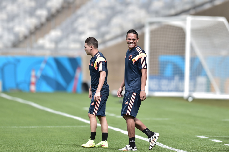 Carlos Bacca salió con molestias del entrenamiento de Colombia