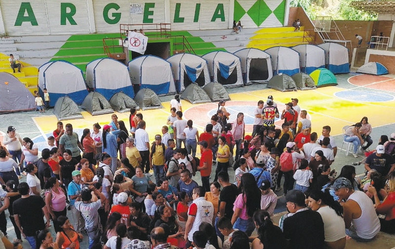Más de mil personas han salido desplazadas por combates en Argelia, Cauca