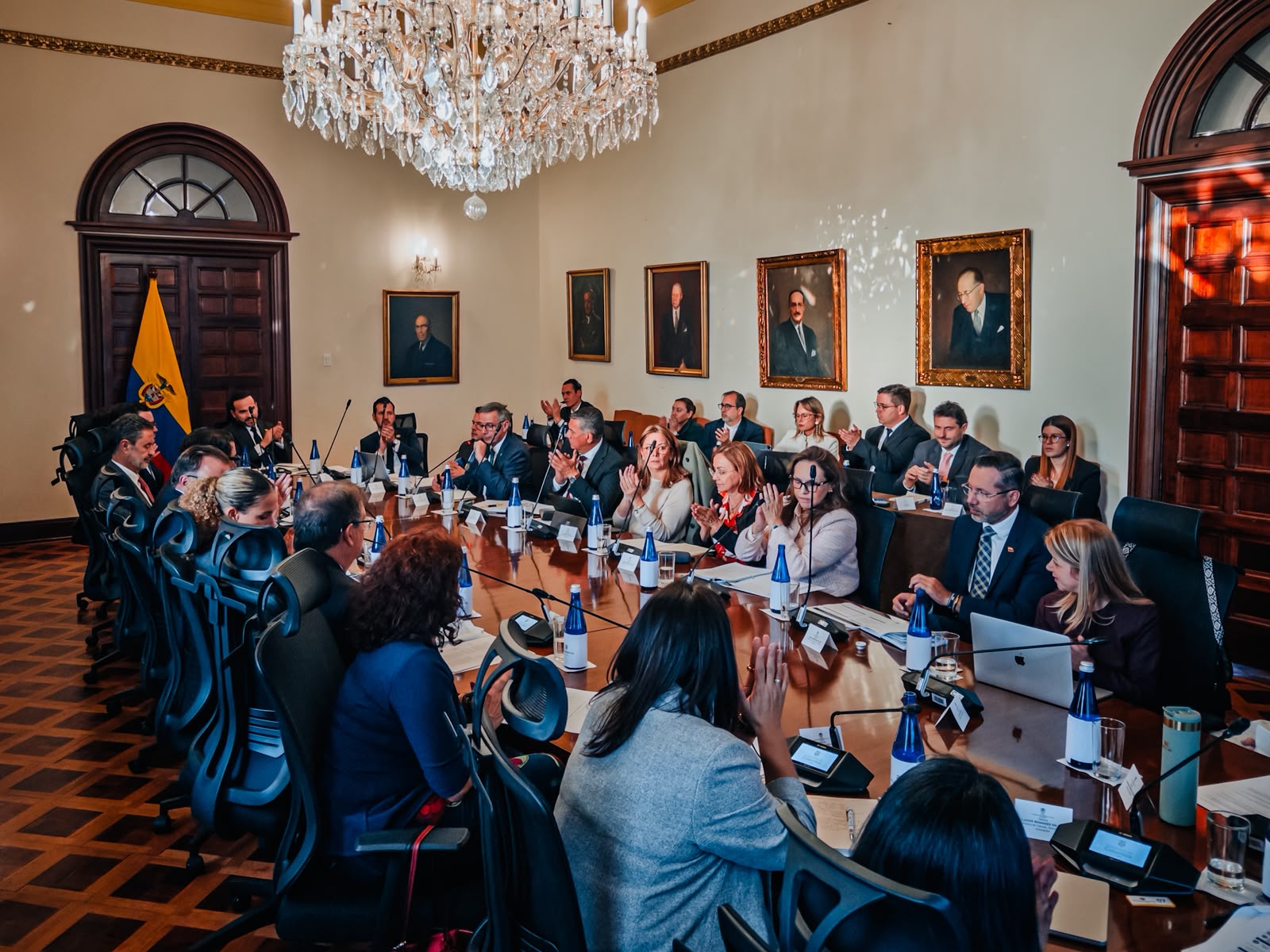 Así fue el primer consejo de ministros de De la Espriella en el Palacio de San Carlos