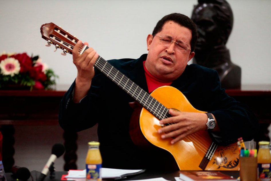 Publican libro con las anécdotas de Chávez