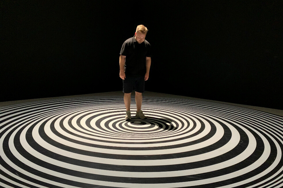 La exposición de vértigo que desafía los sentidos y cuestiona la realidad