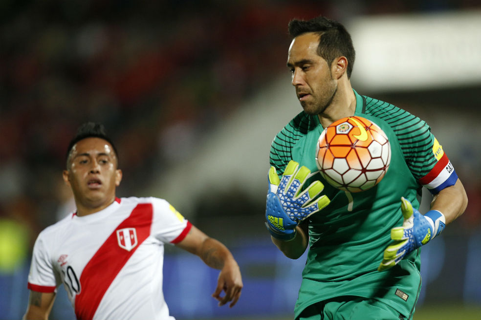 Claudio Bravo: «Estoy dispuesto a estar con Chile, todo depende de Reinaldo Rueda»