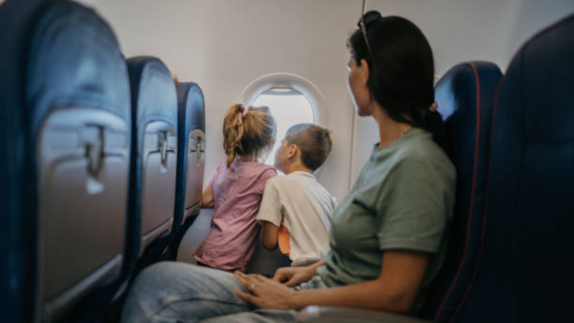 ¿Por qué toca abrir las ventanillas del avión al despegar y aterrizar?