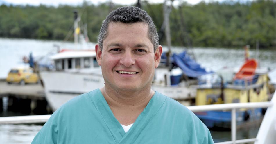Diego Posso, el paramédico que lleva salud al Pacífico Colombiano