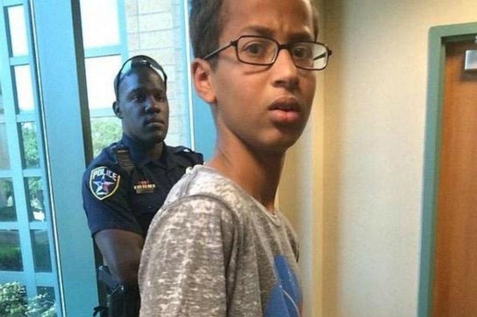 Niño musulmán demanda a su escuela por acusarlo de construir una bomba