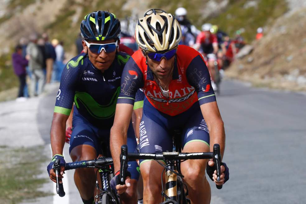 En el Giro, la pelea es peleando
