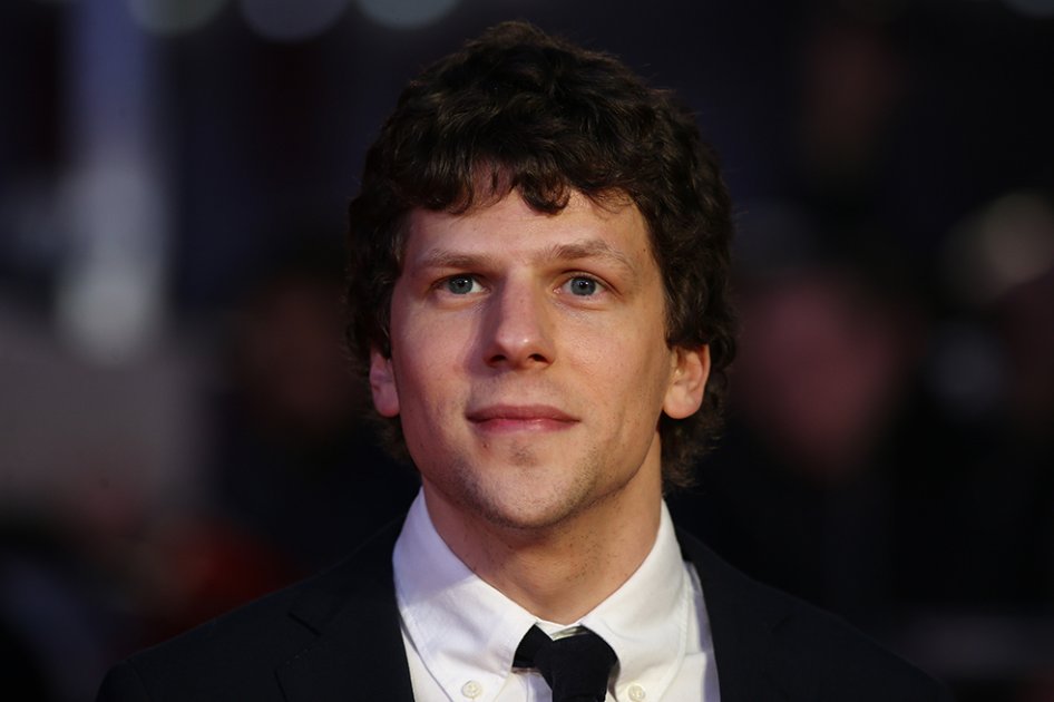 Actor Jesse Eisenberg presenta su libro de relatos de humor