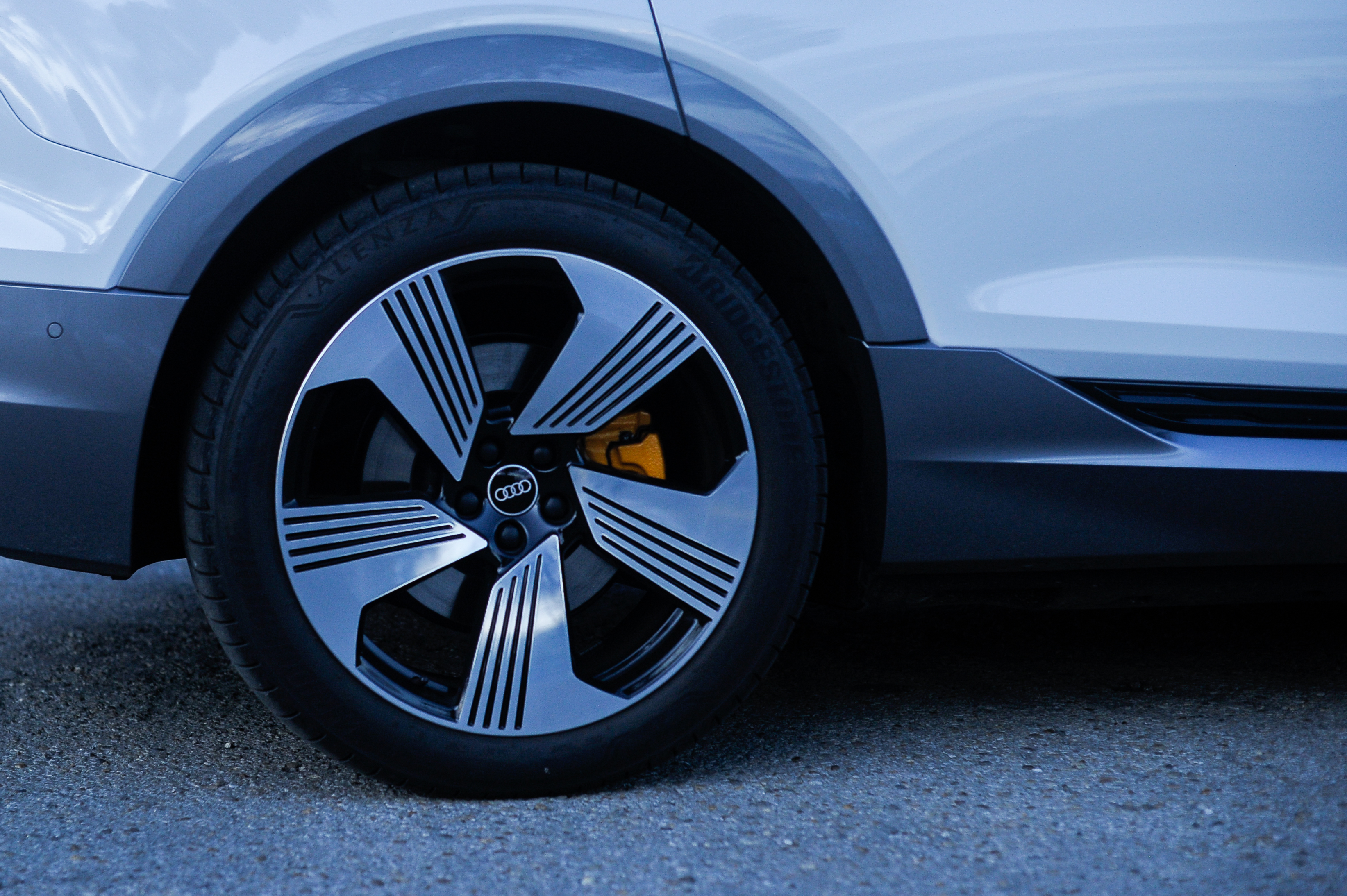 Audi e-tron.