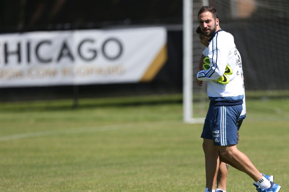 Higuaín se retira de la selección argentina