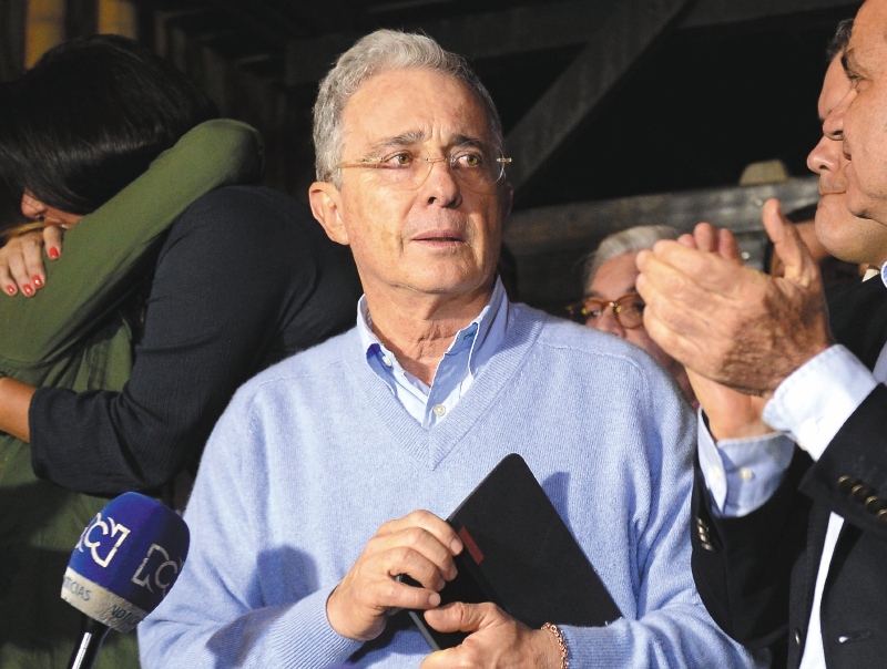 Corte Suprema pide investigar a un tercer abogado de Álvaro Uribe: Víctor Mosquera