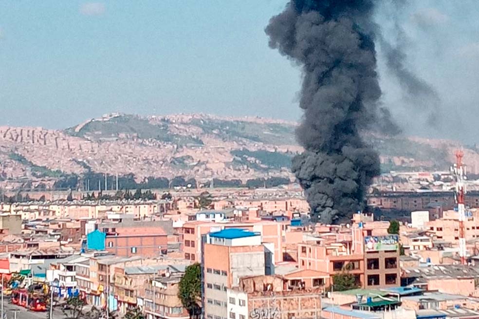 Video: Incendio en una fábrica del barrio Santa Lucía, sur de Bogotá