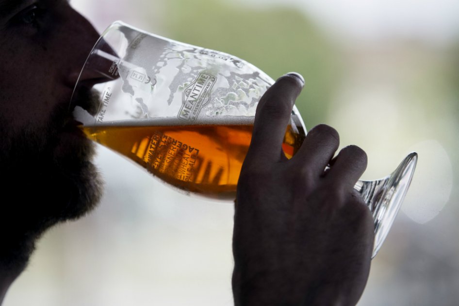 AB InBev llama a rebelión de accionistas de SABMiller para aceptar fusión