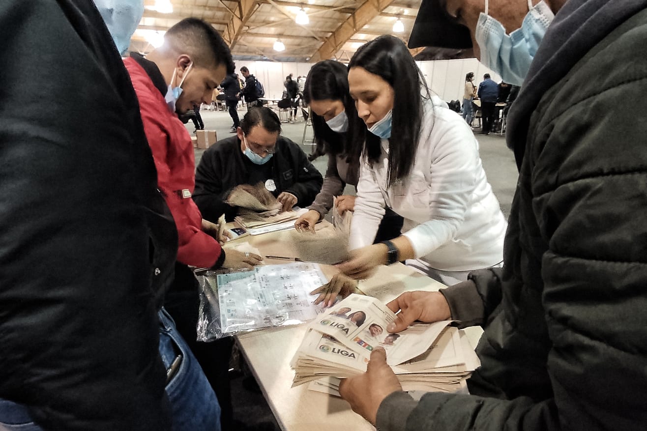 Resultados elecciones: empieza escrutinio de la  votación de segunda vuelta
