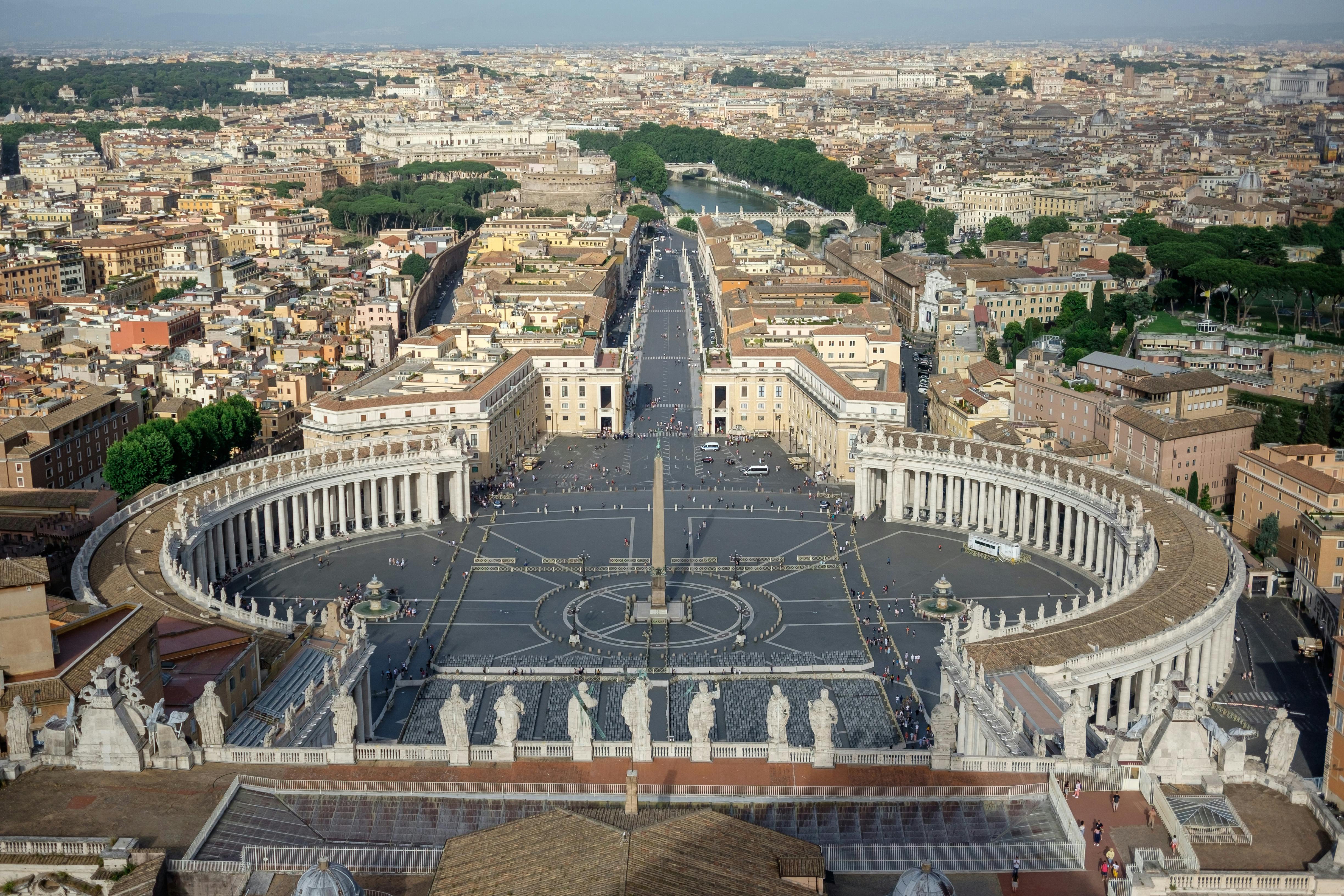 Prohibiciones en el Vaticano: cosas que no puede hacer como visitante
