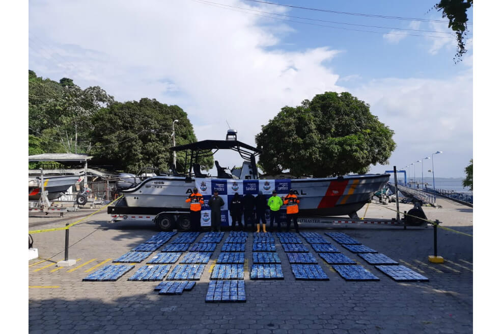Armada incauta 1.7 toneladas de clorhidrato de cocaína en Nariño