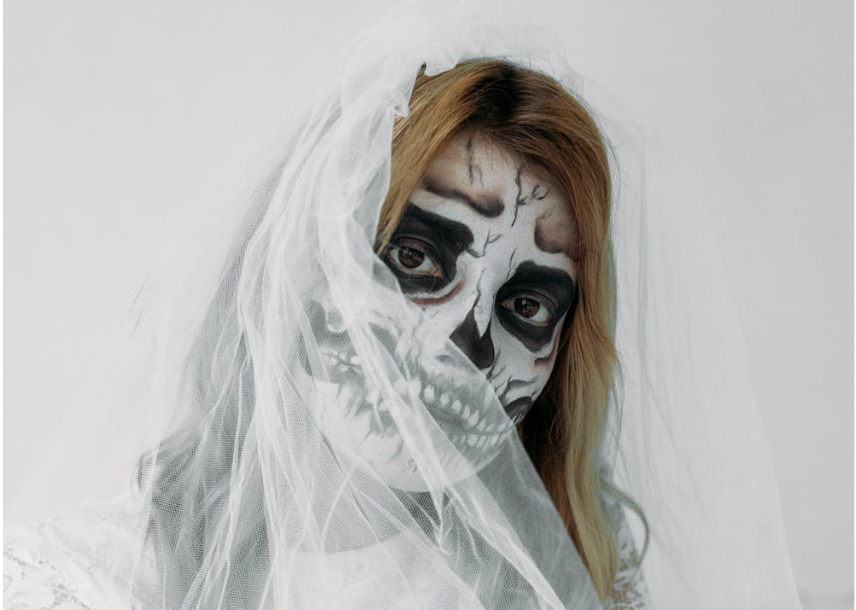 Halloween 2022: seis elementos infaltables para hacer un maquillaje terrorífico