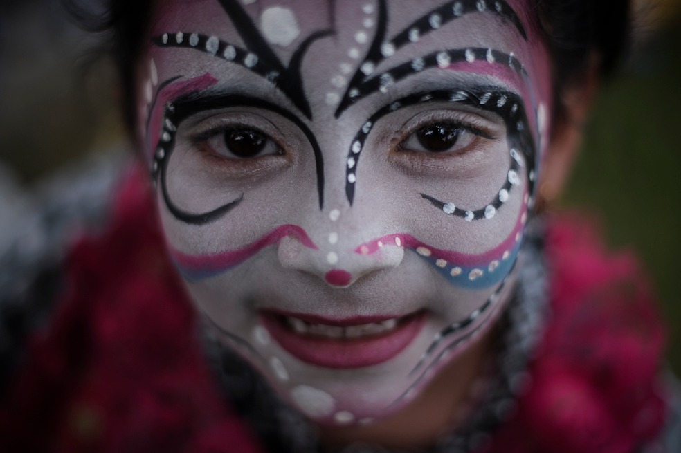 Postales para vivir el desfile inaugural del Iberoamericano de Teatro