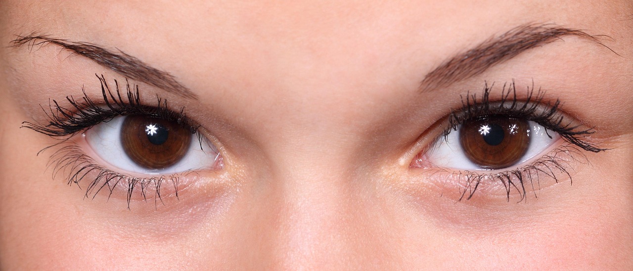 Depilación con cera, hilo o pinzas: ¿Cuál es la mejor opción para tus cejas?