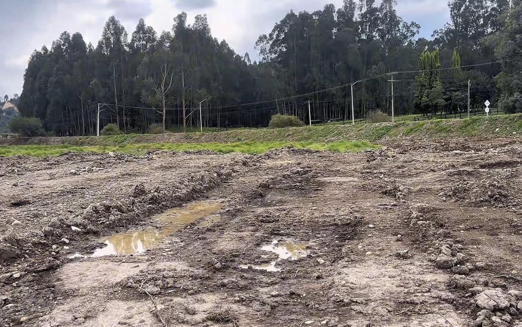 Hallan más de cinco hectáreas con escombros que ponían en riesgo canales de agua en Sopó