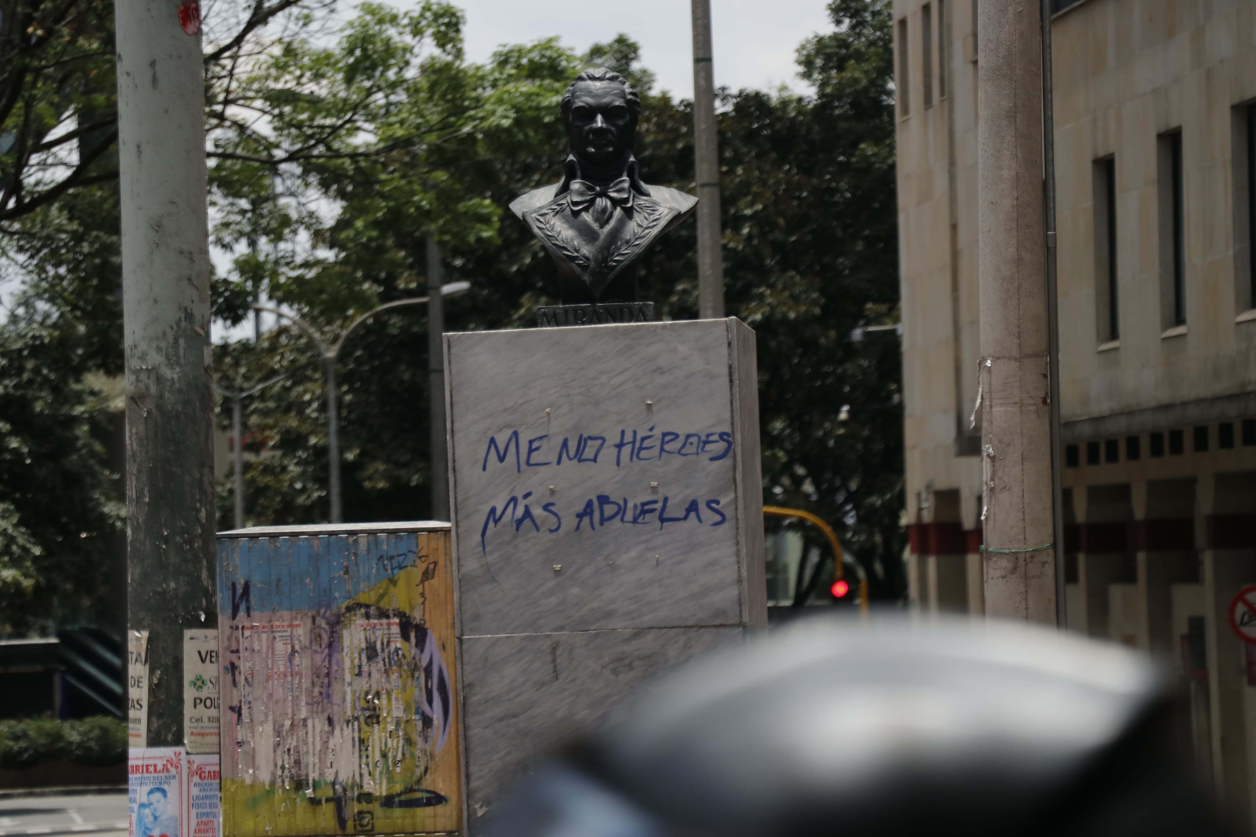 Monumentos en Bogotá, afectados por vandalismo o condiciones adversas como el clima.