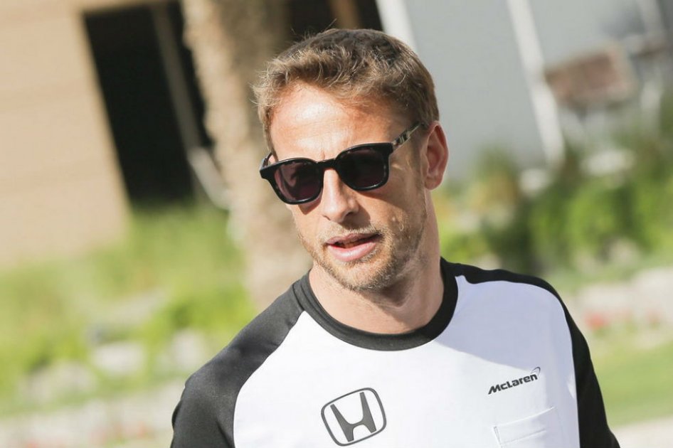 Roban en casa del piloto de Formula 1, Jenson Button