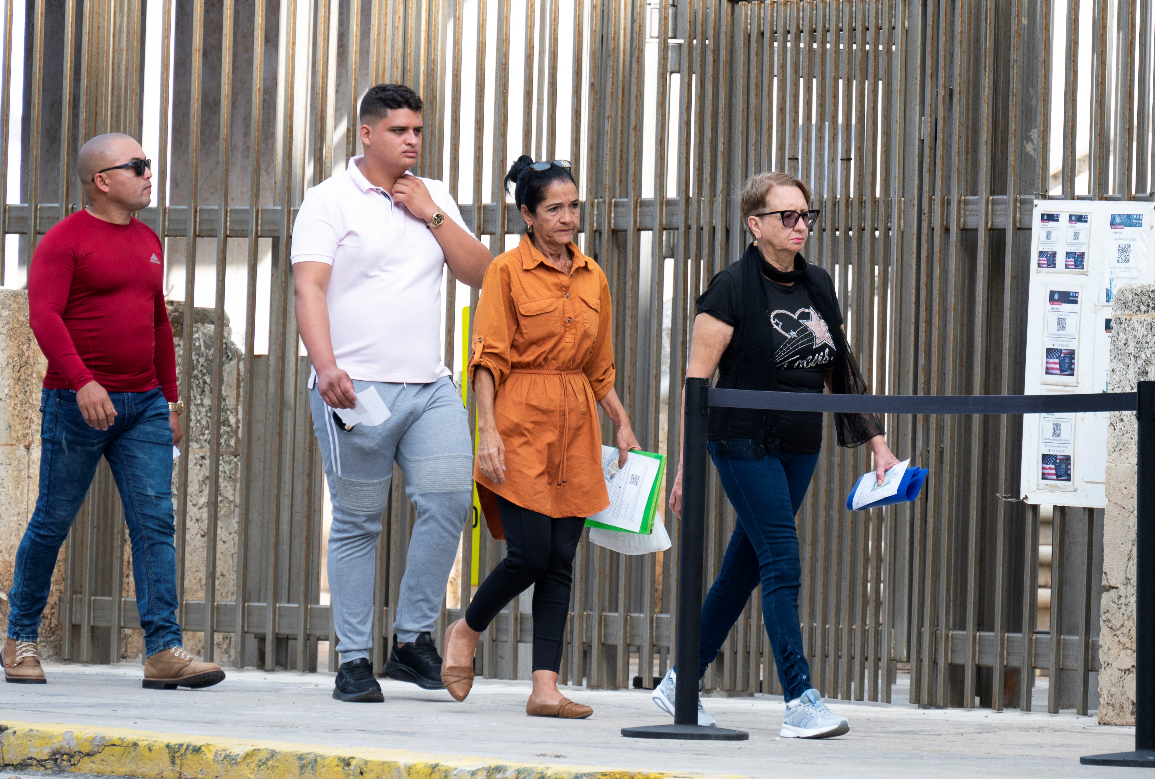 La última gran salida masiva de cubanos inició en noviembre de 2021, cuando Nicaragua, un aliado de Cuba, eliminó el requisito de visa para ciudadanos de este país.