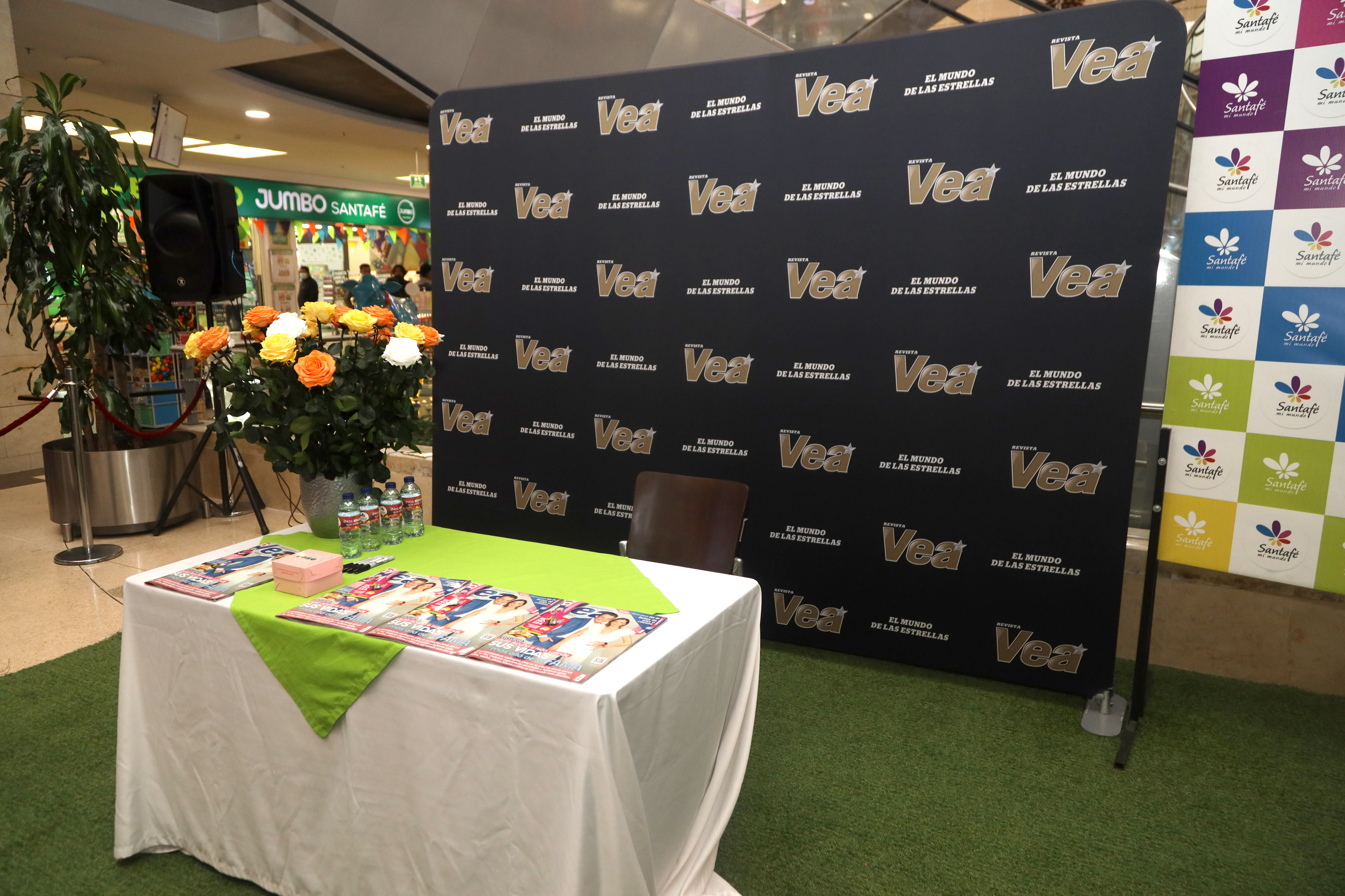 Carolina Soto firma de autógrafos en Centro Comercial Santafé