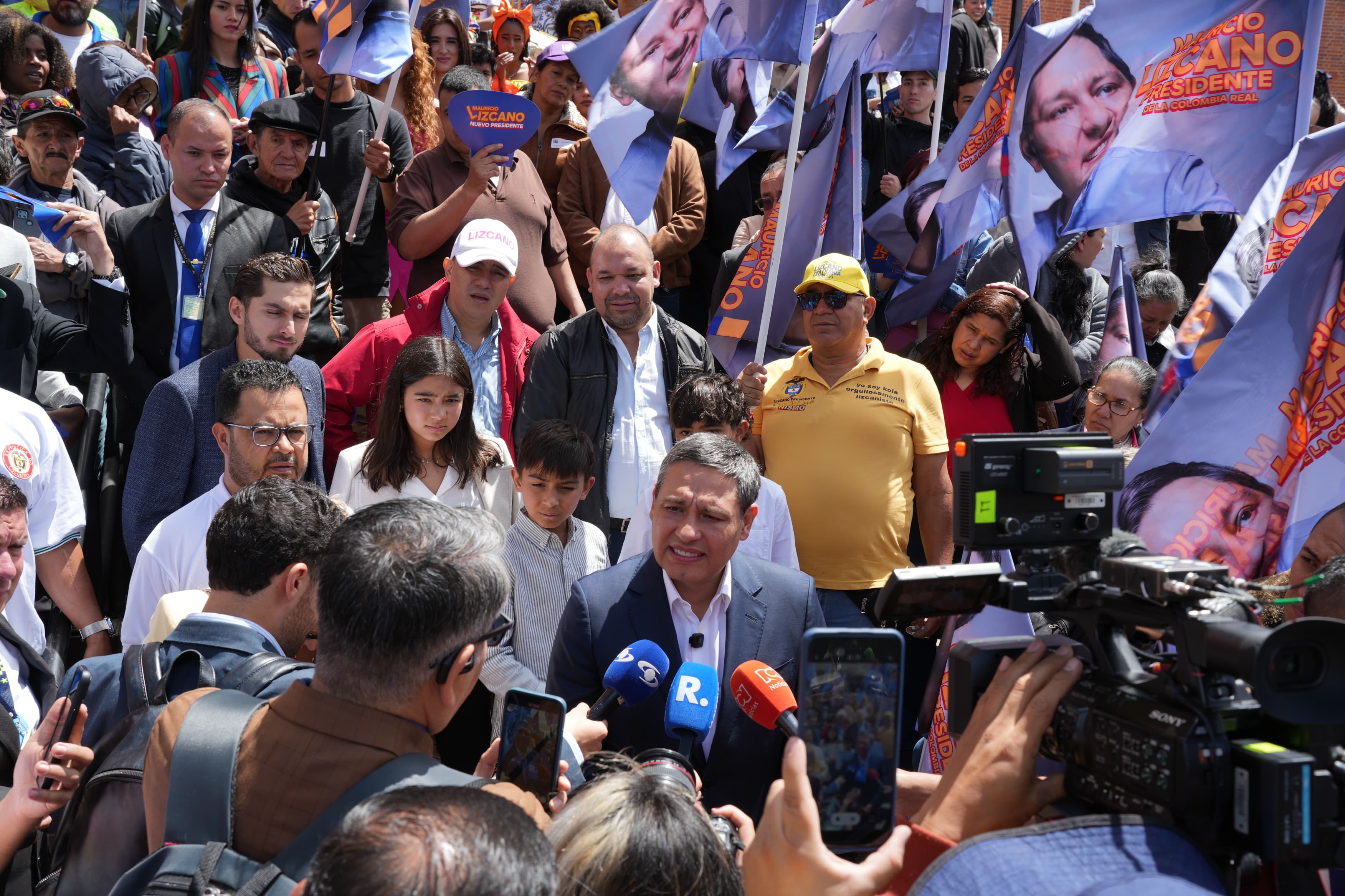 Lizcano se inscribe, partidos invitan a no votar consultas y se acercan cierres de campaña
